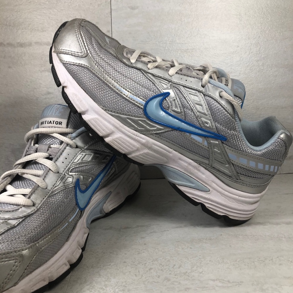 Nike Initiator Women SZ 7.5 Walk Run Comfort Shoes
